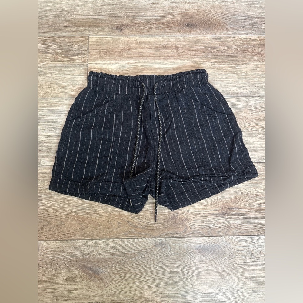 Rewind Black with Beige Striped Shorts